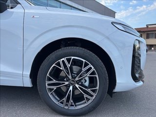 AUDI Q3 TFSI 110 kW mHEV S tronic S Line edition